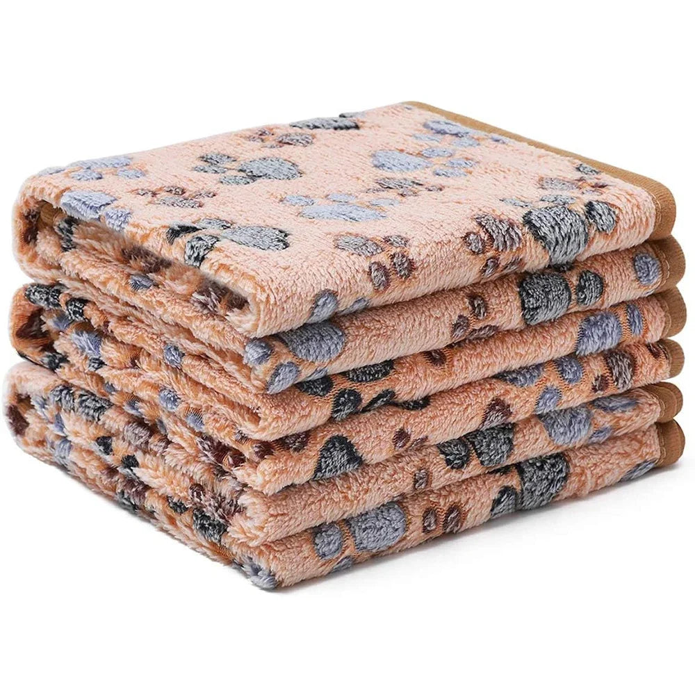 Kuscheldecke mit Pfötchen